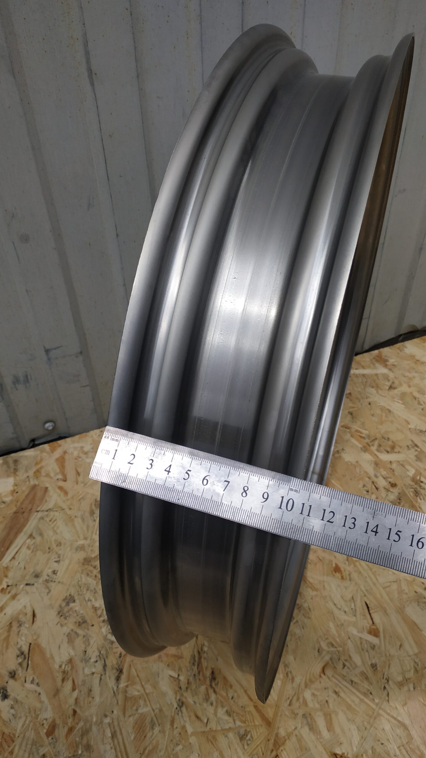 Premium custom stainless steel rim mirror polish finish detail