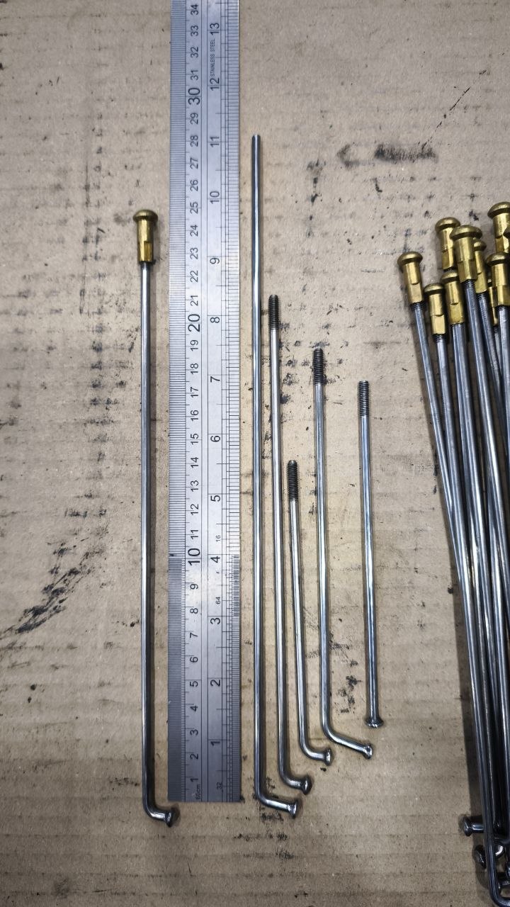 Stainless steel wheel spokes with rolled threads detail view