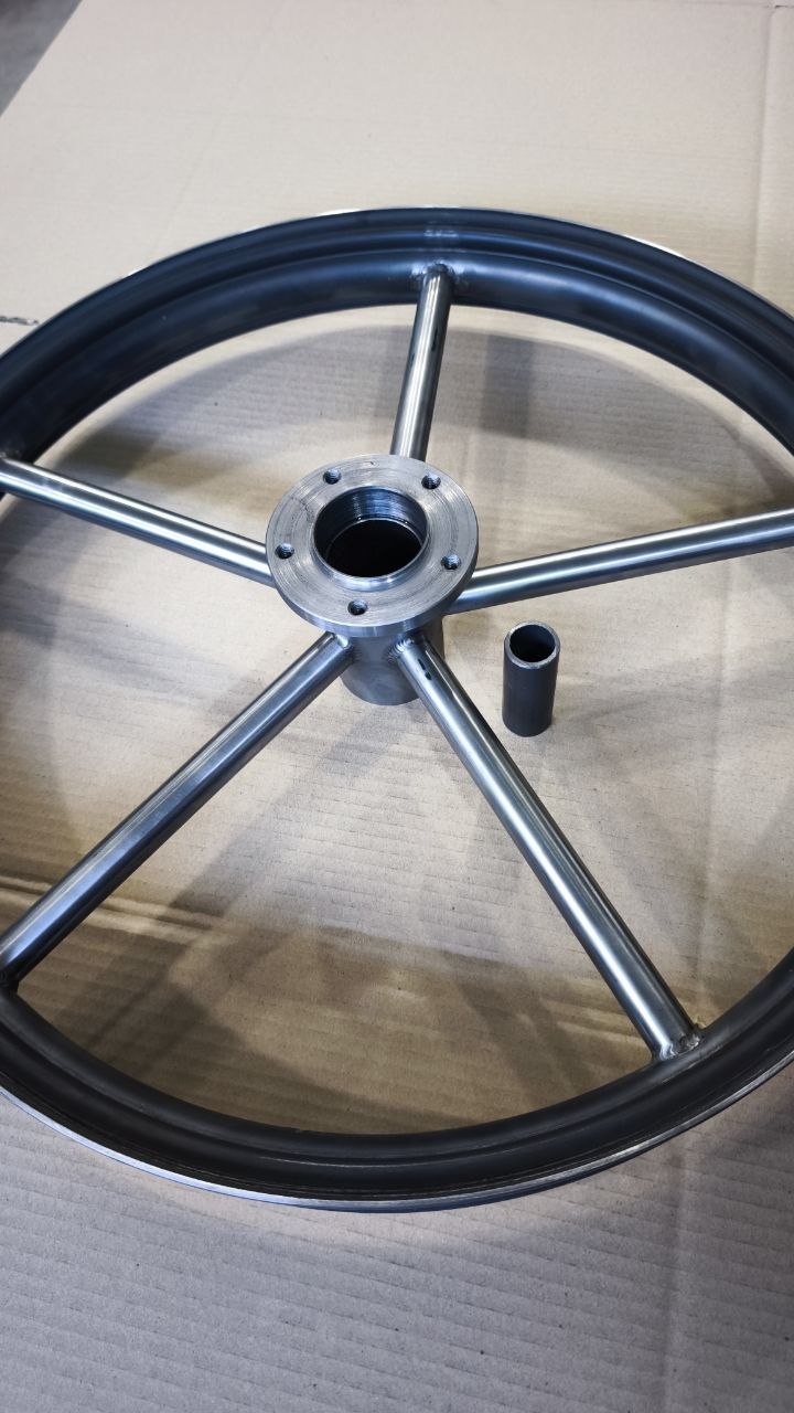 Invader style wheel for custom motorcycles