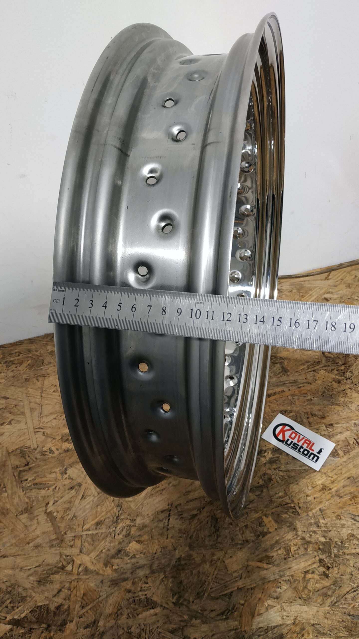 Side profile view showing 4 inch rim width