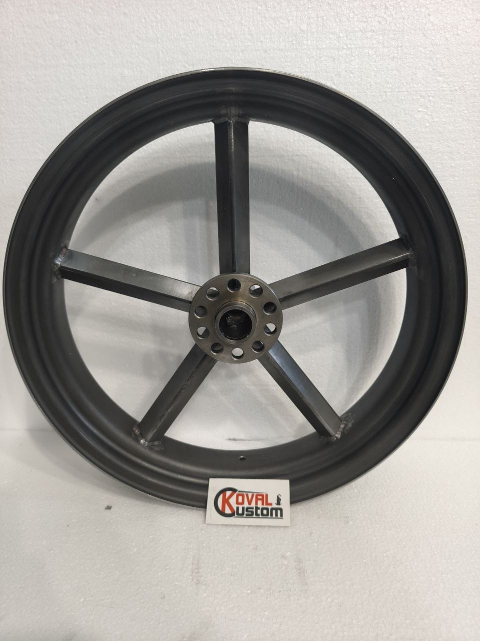 Black powder coated drum brake Invader 5-spoke wheel