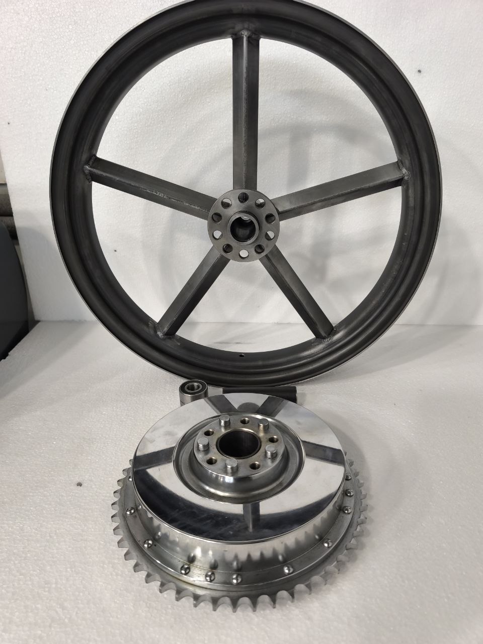 Square tubing spoke welding detail on 5 spoke Invader wheel